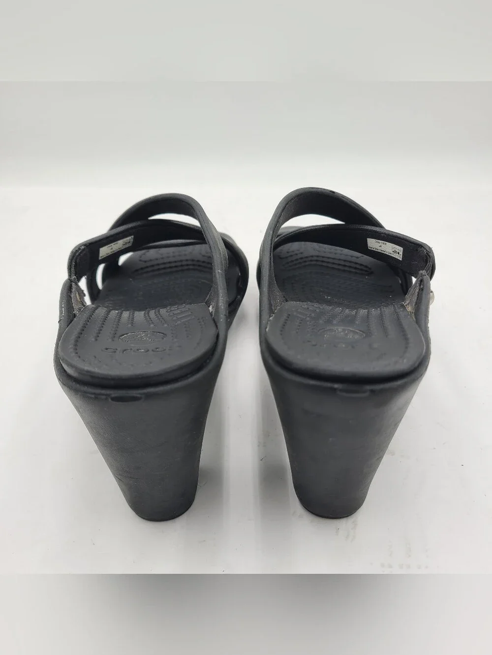 B40 CROCS Black Cyprus IV Women's Size 8 Heels Sandals Slip On Strappy